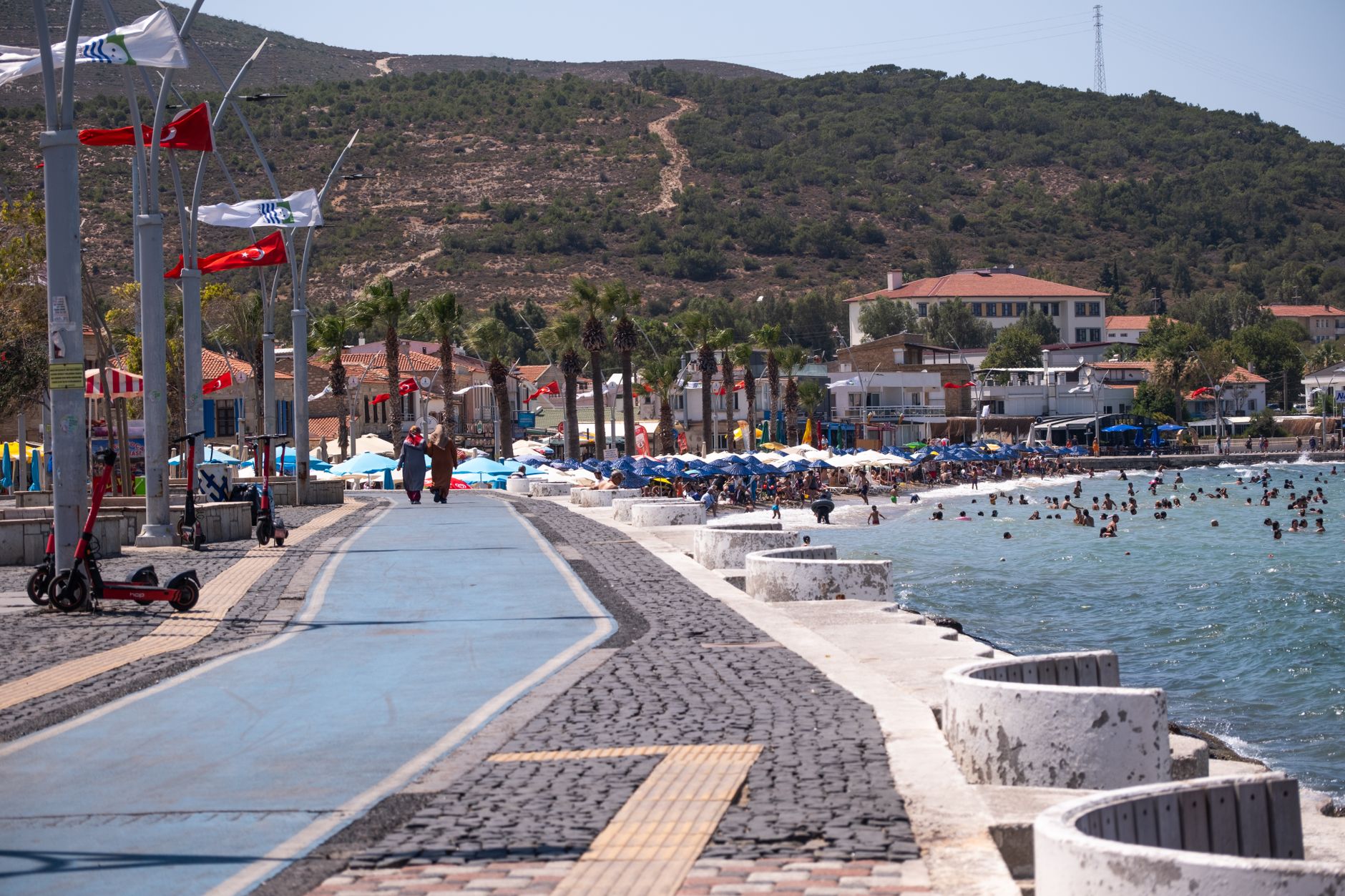 Patients stroll along the vibrant promenade by the Black Sea in Samsun, enjoying the sun and scenery.