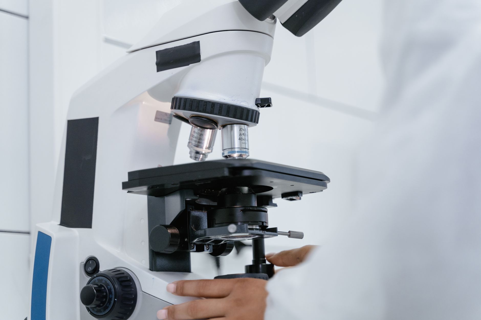 A scientist adjusting a microscope in a fertility laboratory in Türkiye.