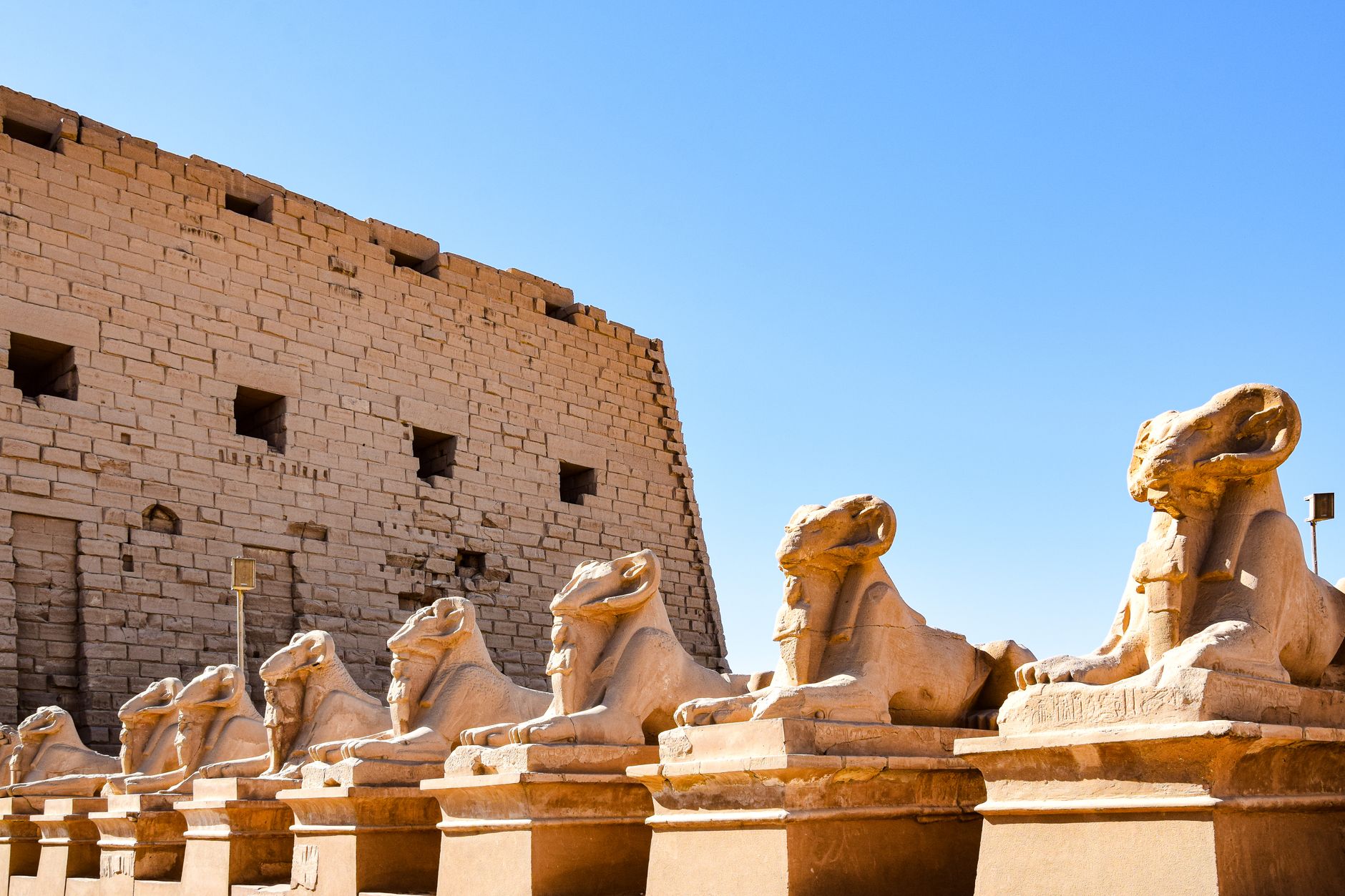 أبو الهول الحجريان يحيطان بمدخل بوابة أبو الهول في ألاجاهويوك.