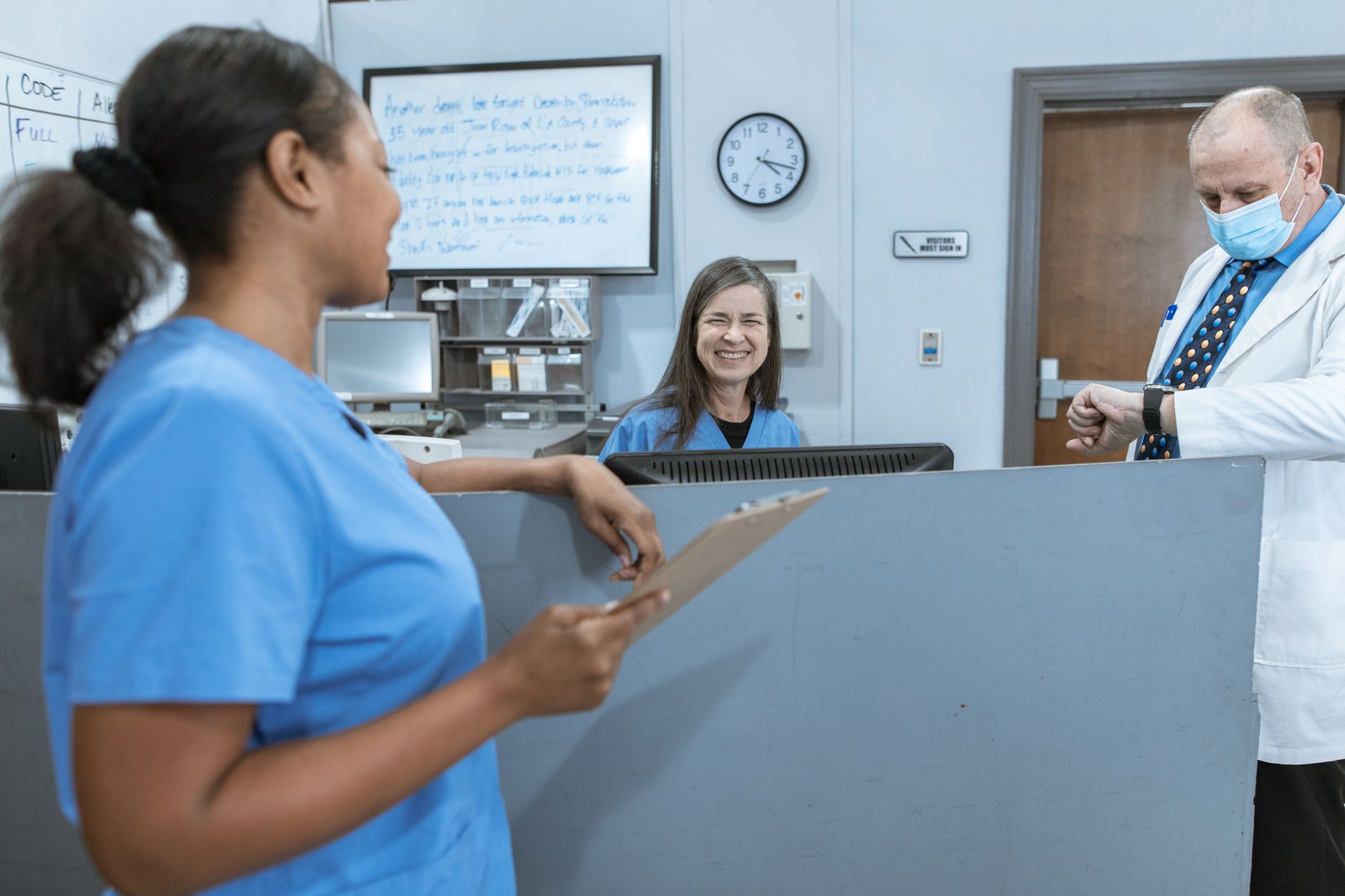 Friendly healthcare staff interact in a modern outpatient clinic in Izmir.