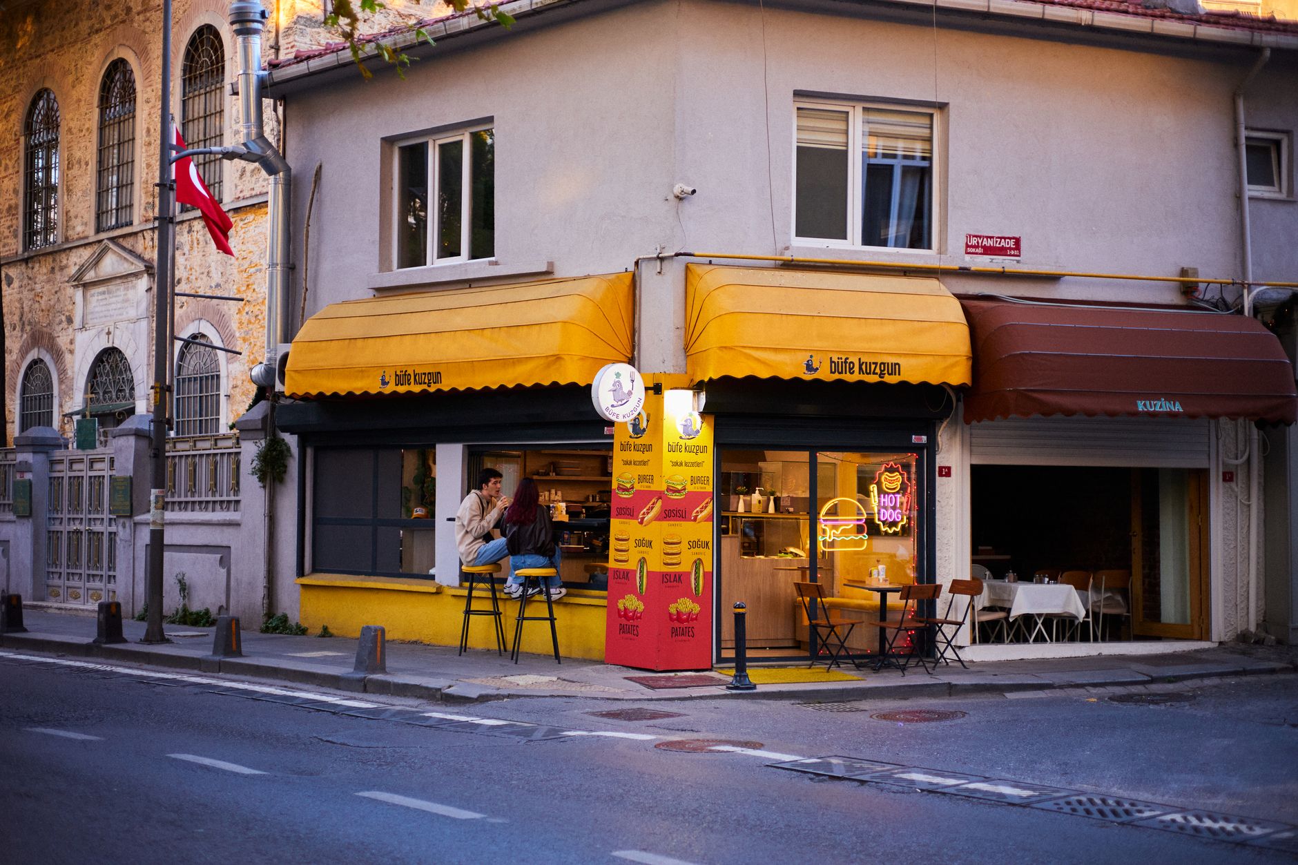A cozy bufé in Nişantaşı, Istanbul, with patrons enjoying a meal on a peaceful evening.