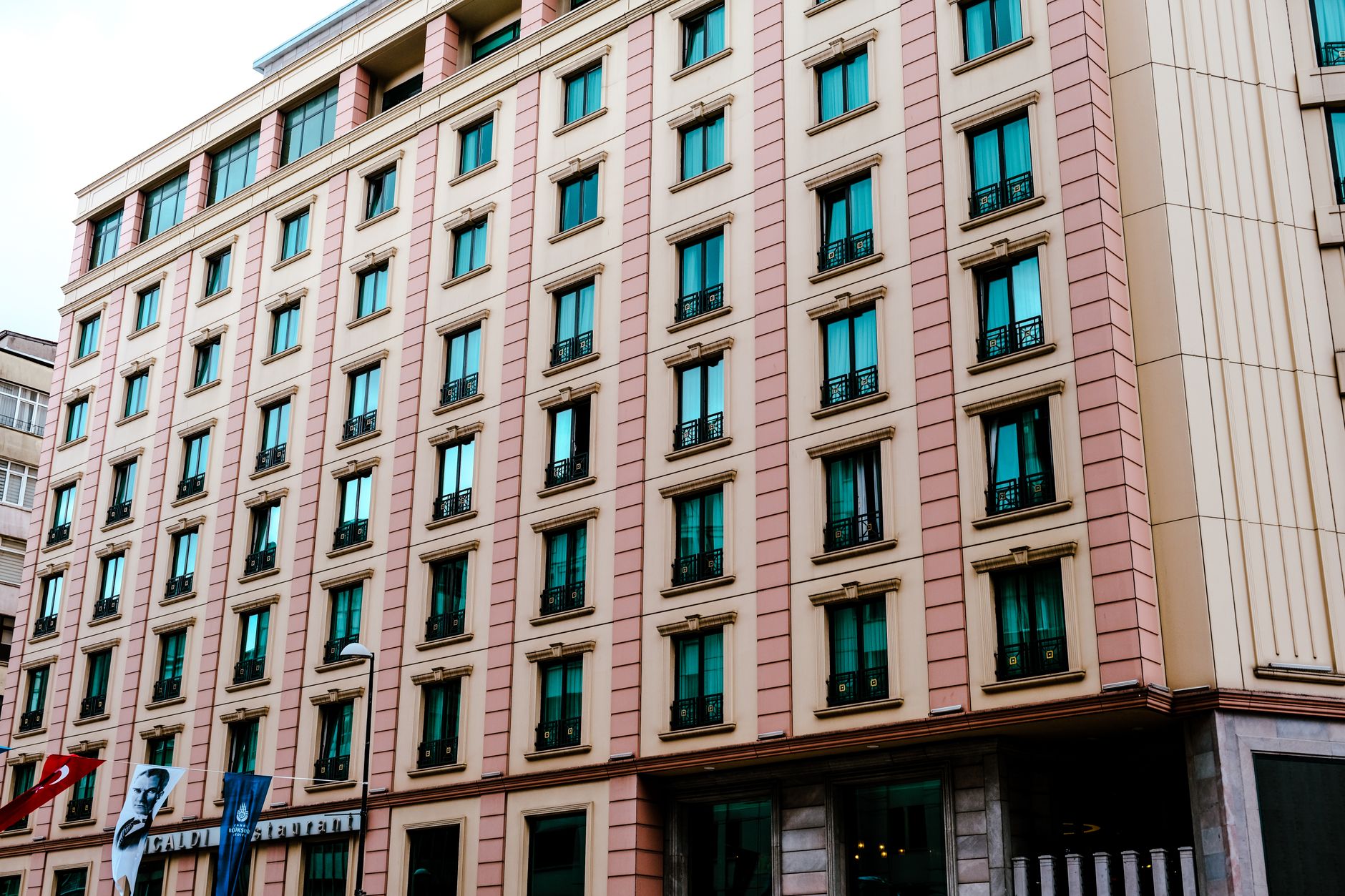 Exterior view of a JCI-accredited hospital in Istanbul, featuring a modern facade and large windows.