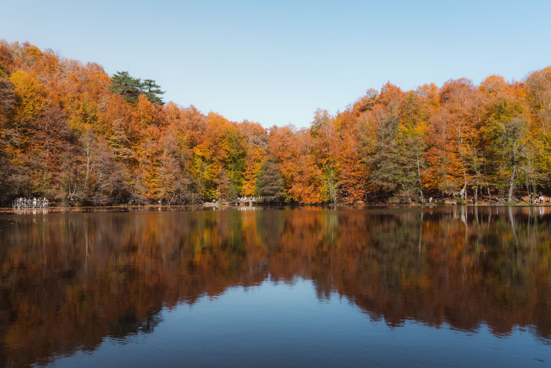 Serene view of Seven Lakes, Bolu with colorful autumn foliage reflected in calm water.