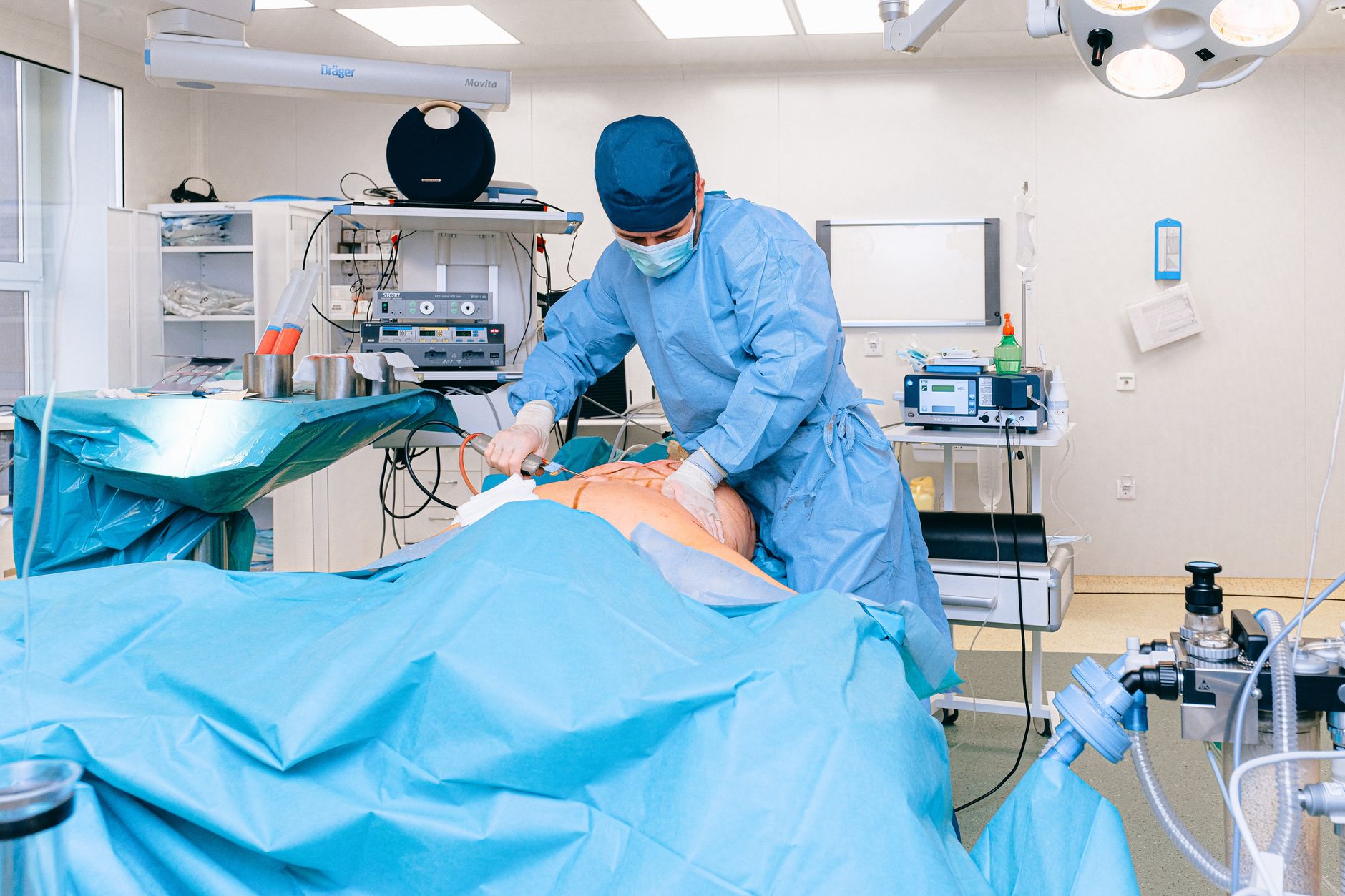 Surgeon performing a minimally invasive sports hernia repair in a well-equipped Turkish operating room.