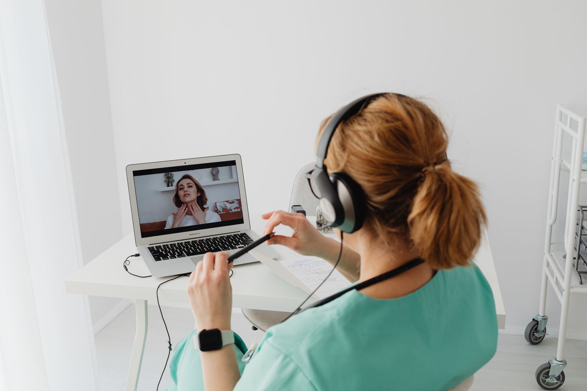 A patient in a green outfit engages in a video call for pre-operative planning with a Turkish clinic.