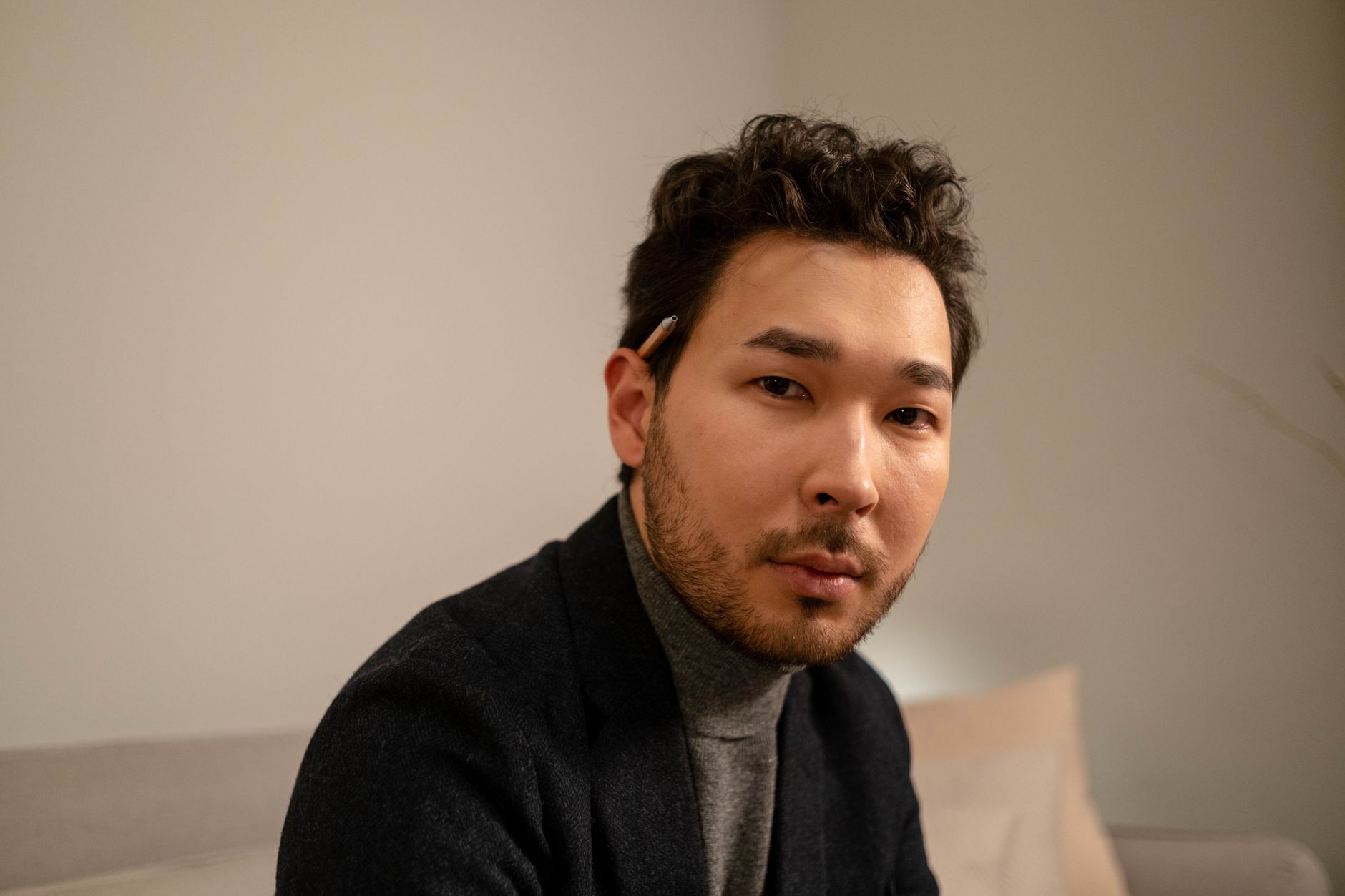 A man with a stylish hairstyle engages in a hair implantation procedure.