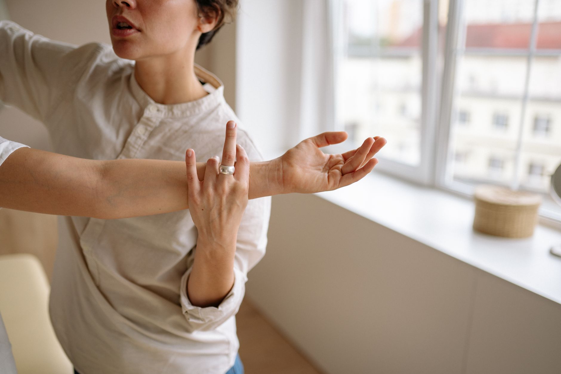 A healthcare provider demonstrates custom splint fitting during post-operative care.