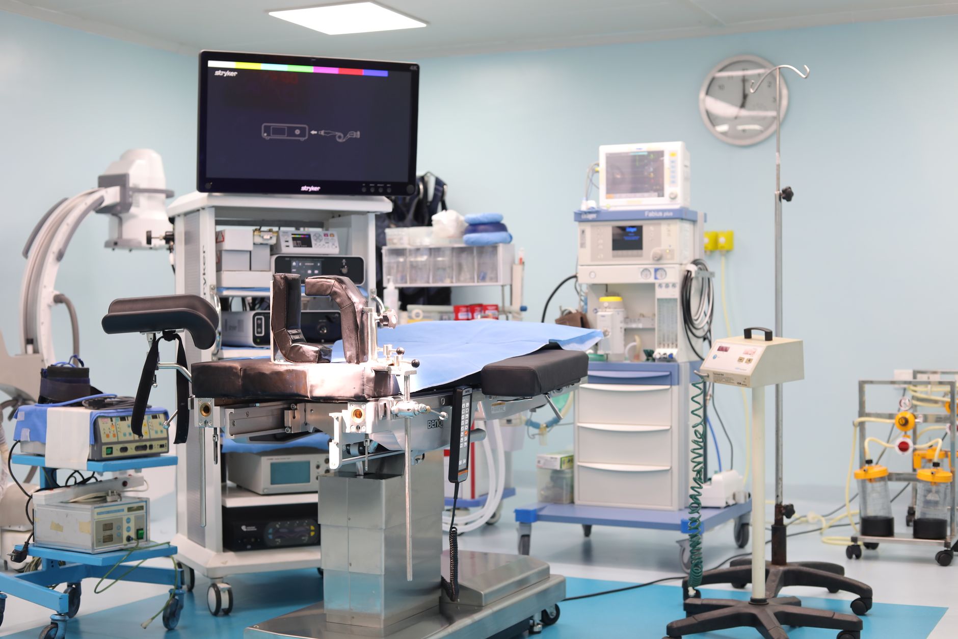 High-tech operating room featuring advanced medical equipment in a Turkish hospital.