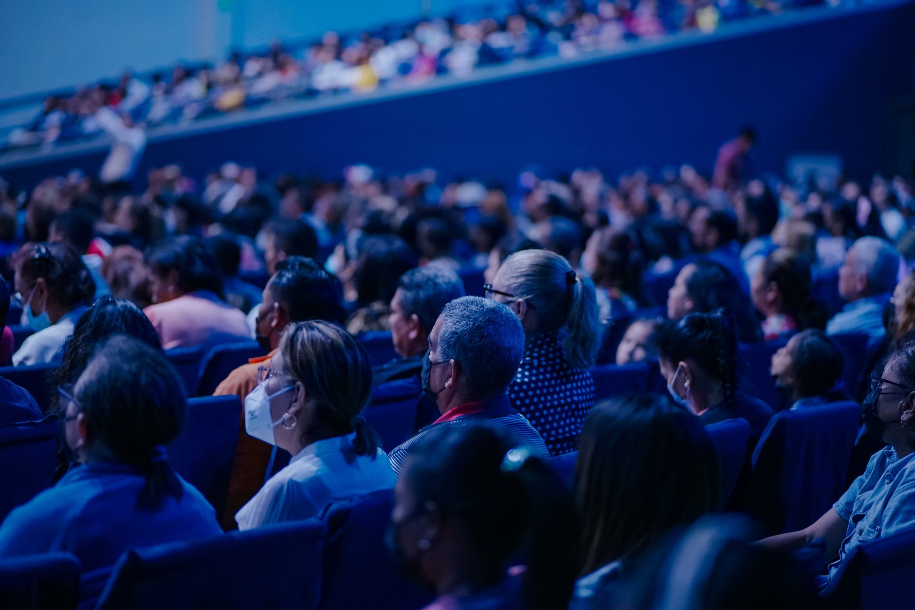 A large audience of specialists attending a medical congress in Istanbul, seated and engaged.