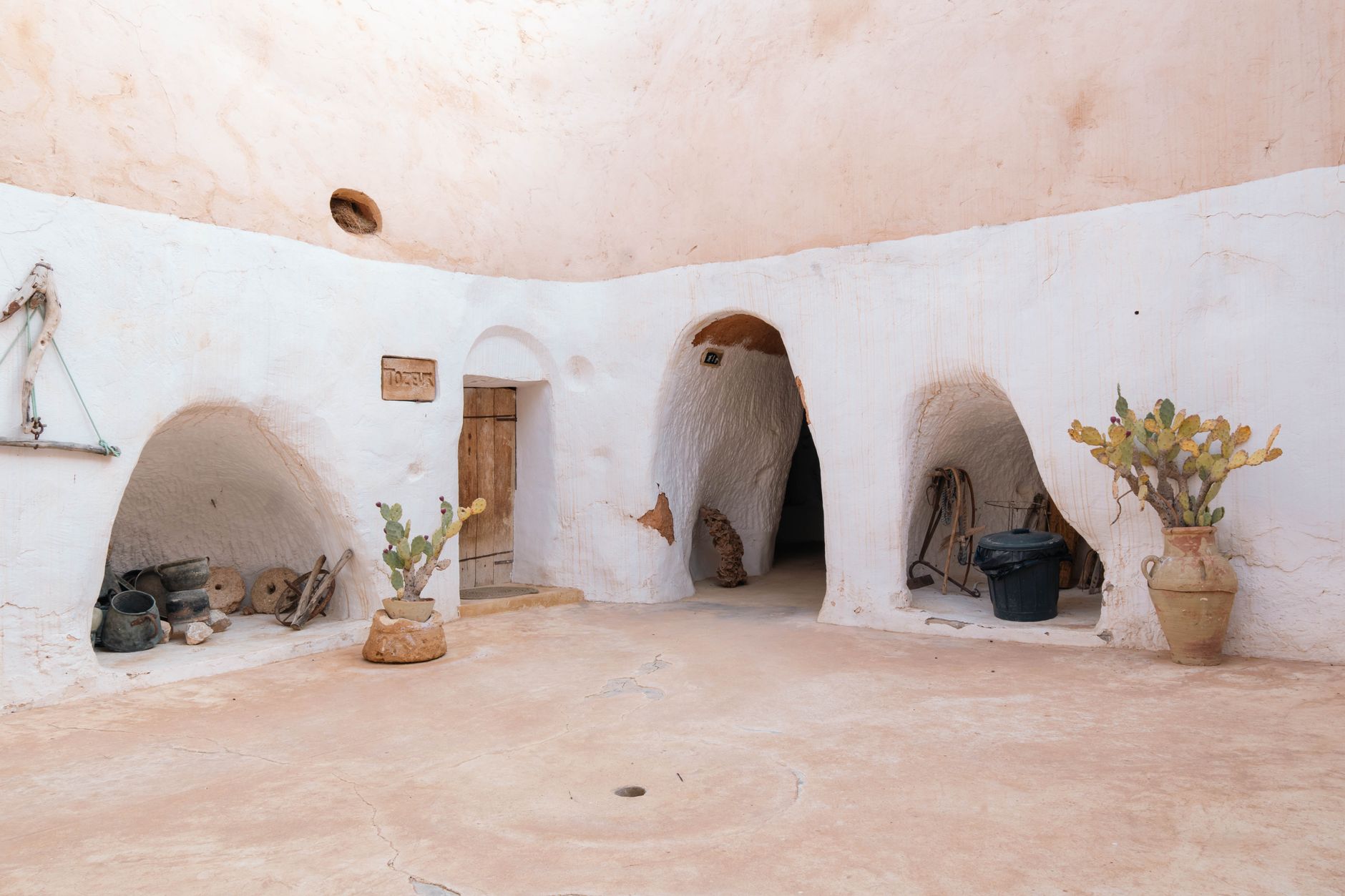 Interior of a cozy mountain guesthouse featuring whitewashed walls and rustic decor.