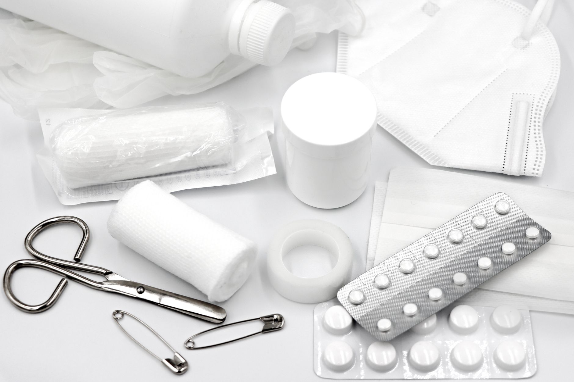 A wound-care kit featuring dressings, gauze, tape, and antiseptic typical of Turkish clinics.