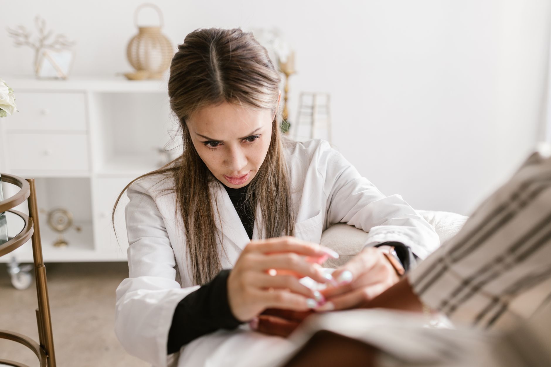 A dedicated personal patient coordinator assists a Gulf patient with care.